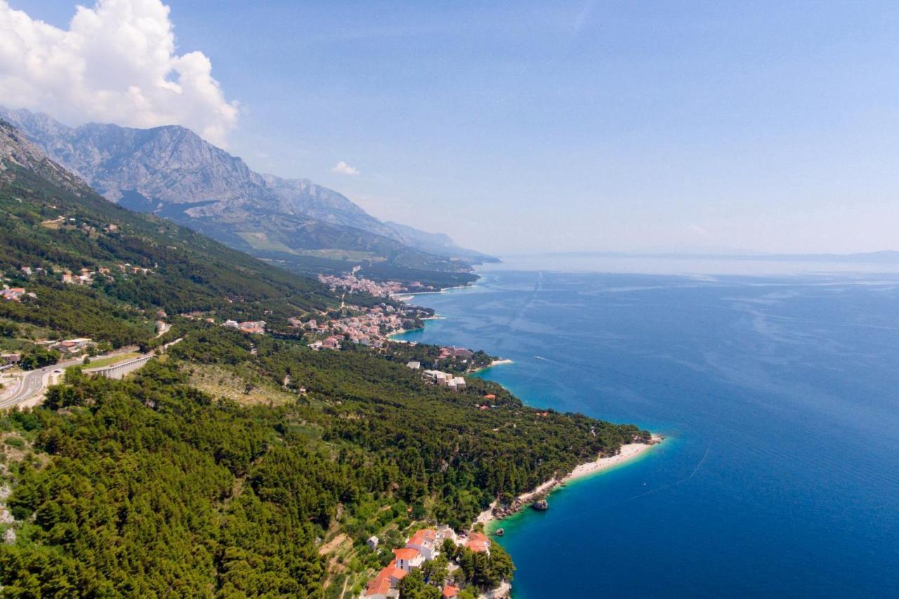 Apartments By The Sea Brela, Makarska - 18356 Exterior foto